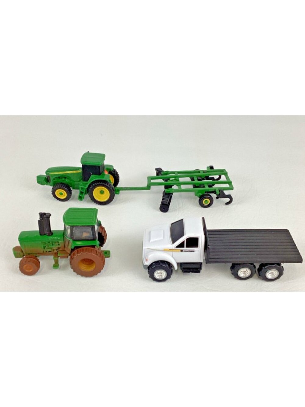 Ertl John Deere Ford Flat Bed Truck Vehicle Muddy Tractor Farm Country Playset - Picture 4 of 9